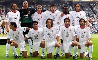 AC米兰队史今天：2003年又一位马尔蒂尼队长为米兰高举欧冠奖杯（5月28日）